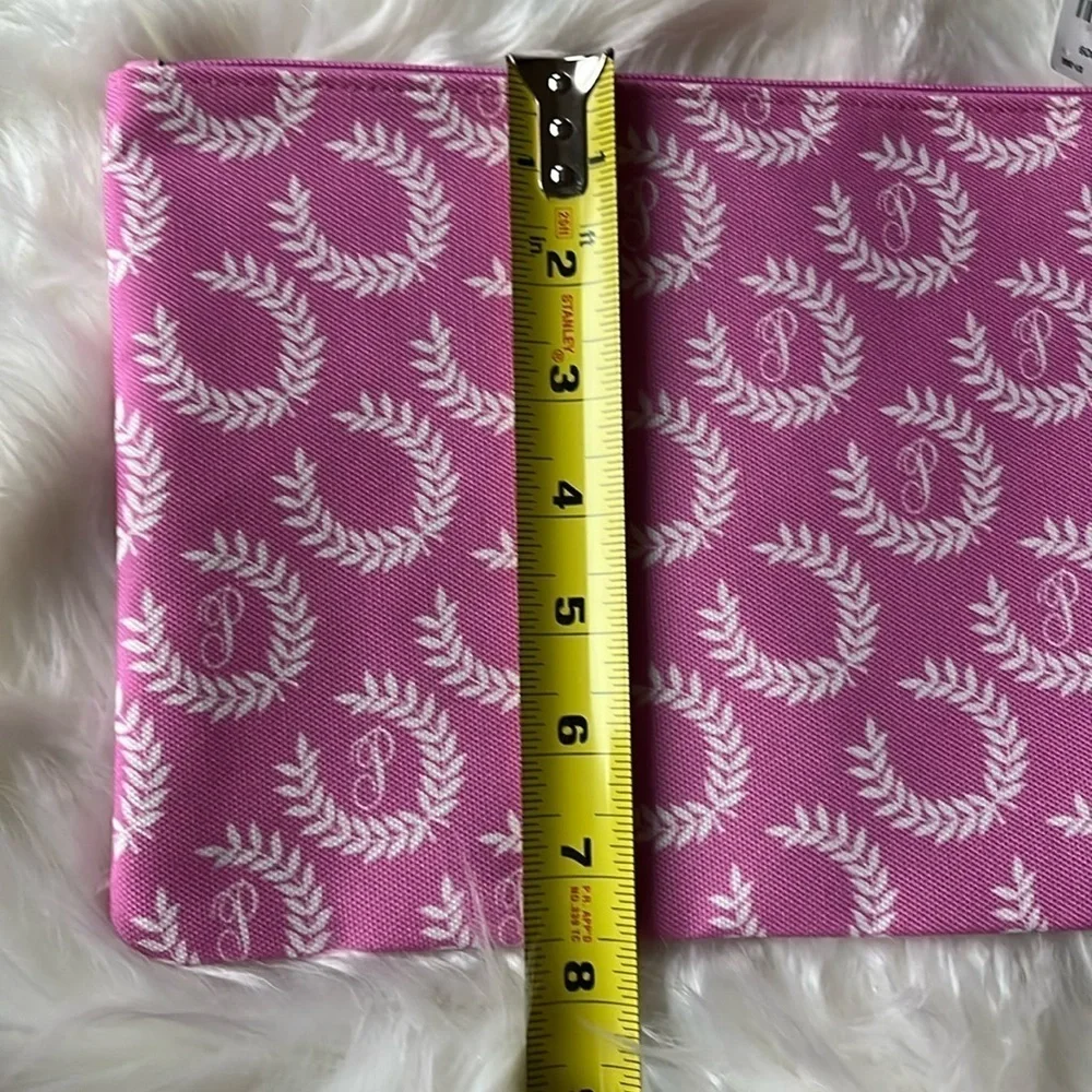 🆕 Victoria’s Secret Pink Zipper Pouch Accessories Make up Pink and White